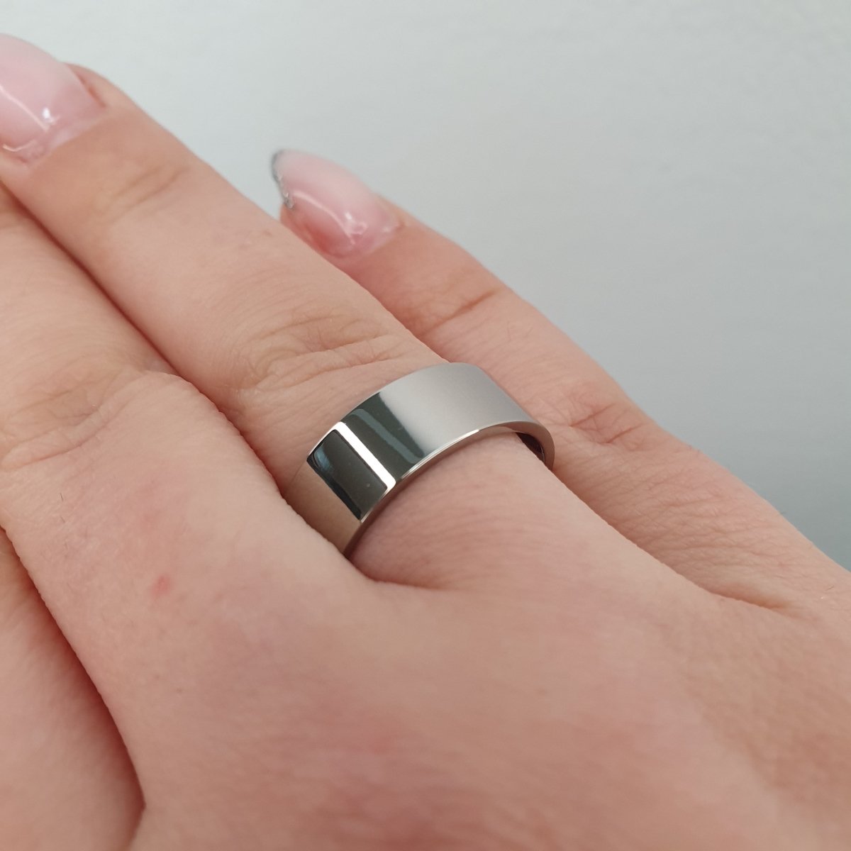Förlovningsring i titan slät och blank