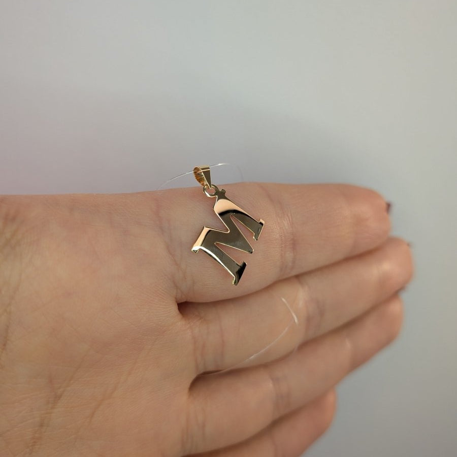 Hängsmycke bokstav M 18k guld kursiv