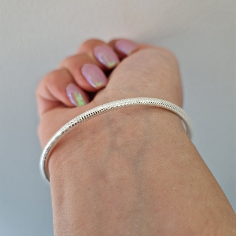Stelt armband i äkta silver