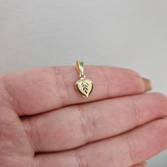 Hängsmycke litet hjärta graverat 18k guld