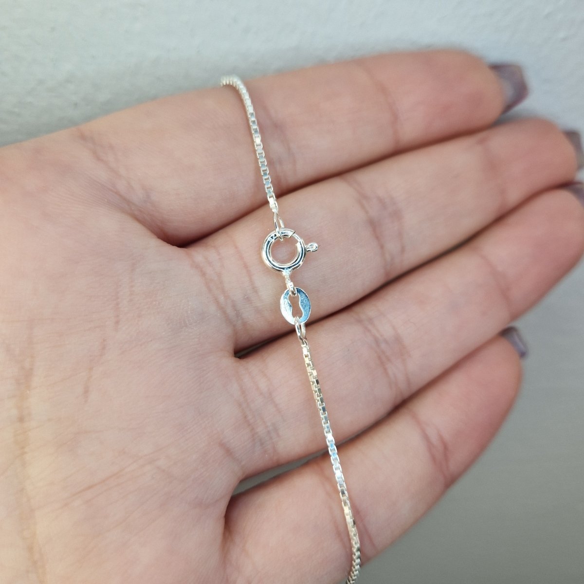 Halsband och hängsmycke hjärta med stenar