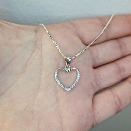 Halsband och hängsmycke hjärta med stenar