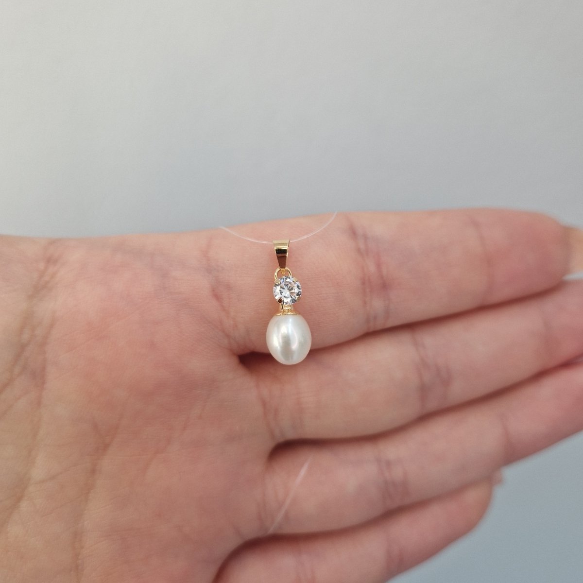 Hänge 18k guld - med sötvatten pärla och kristall