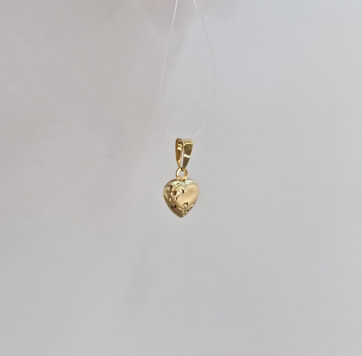 Hängsmycke - Hjärta med designade kvistar på 18k