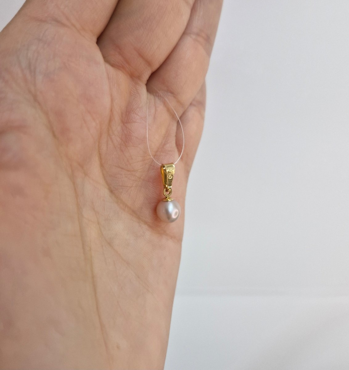 Hängsmycke i 18k guld - med odlad pärla i ljusrosa