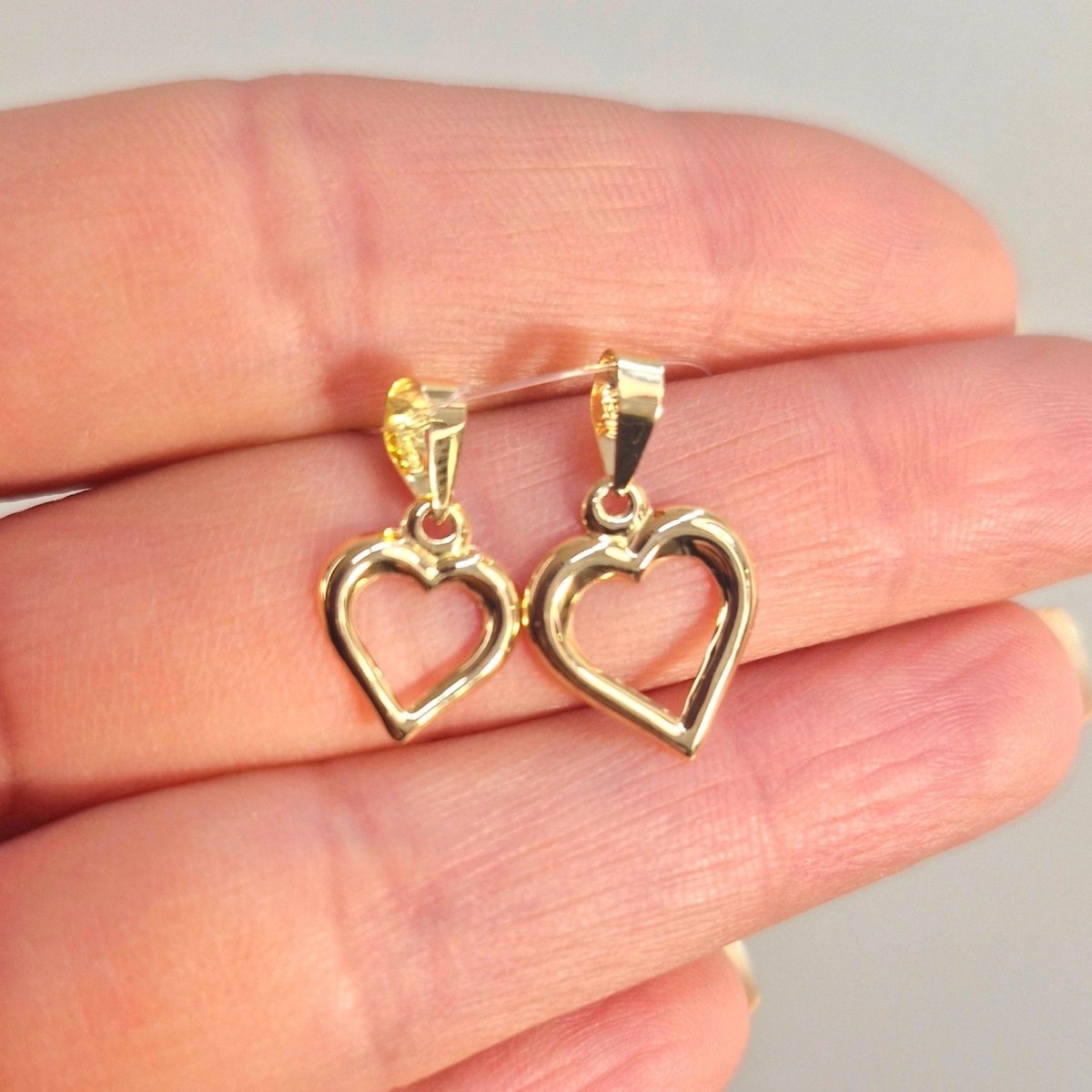 Ett genombrutet hjärta 9 mm. Tillverkad i 18k guld.