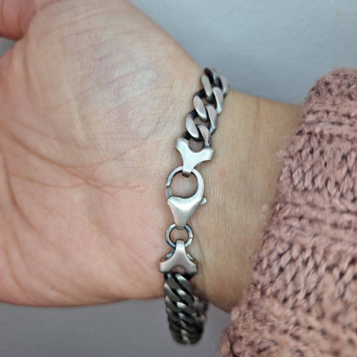 ID-armband pansar oxiderad 7,5 mm – Silverarmband med klassisk design - Guldklippet.se