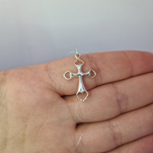 Kors med hjärtan i äkta silver