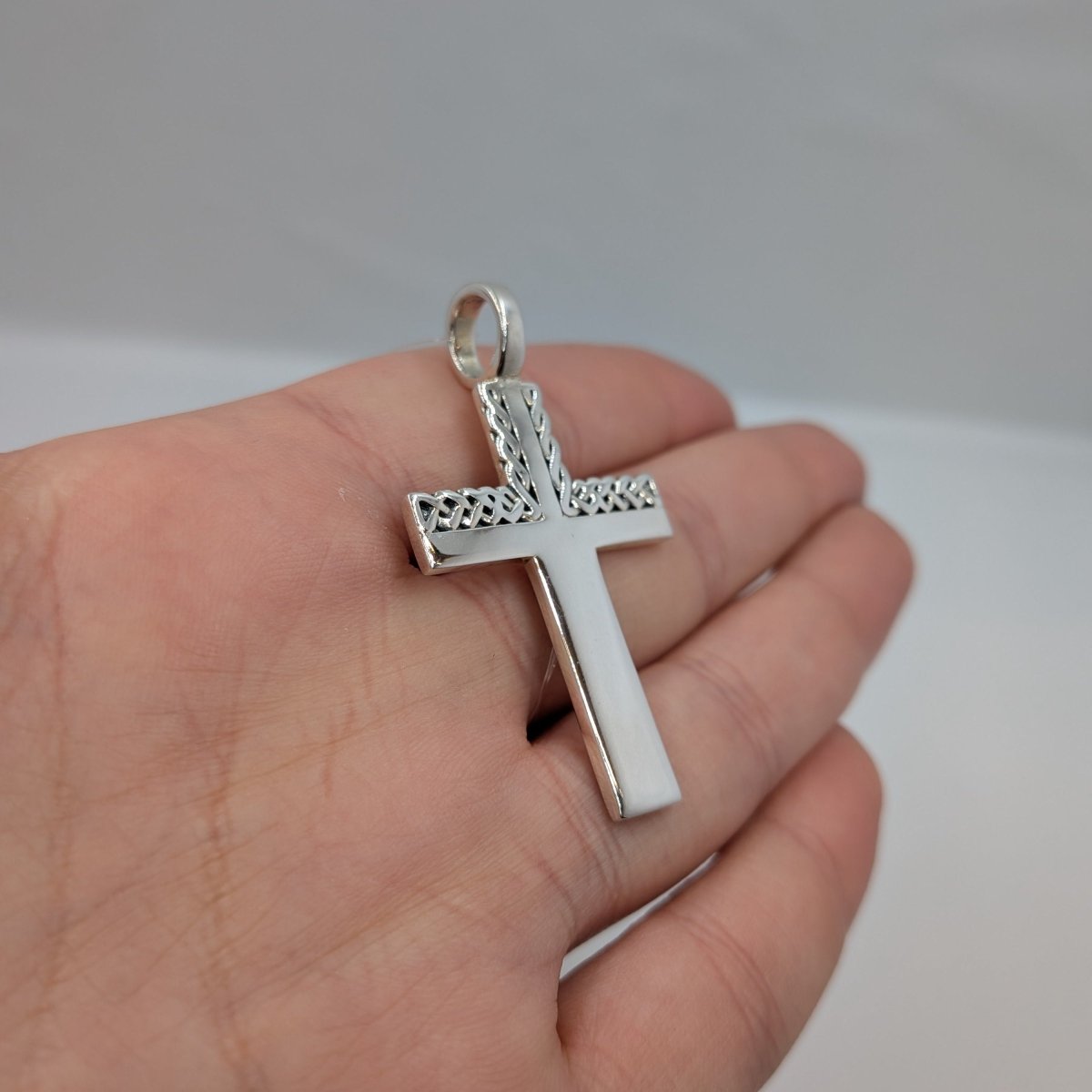 Kors i äkta silver med celtic design