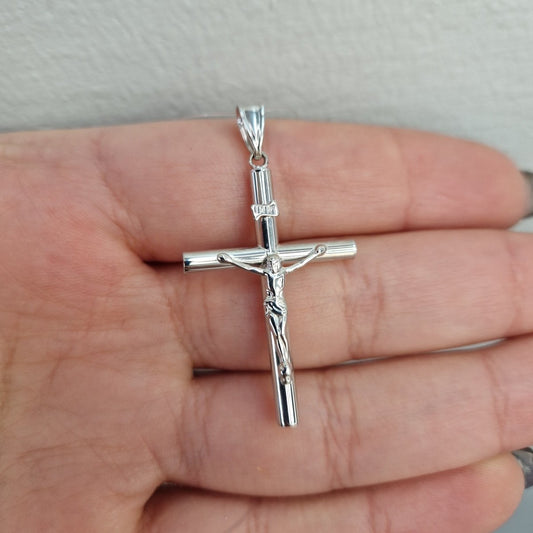 Kors med Jesus i äkta silver