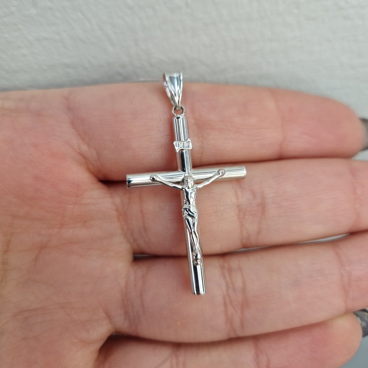 Kors med Jesus i äkta silver