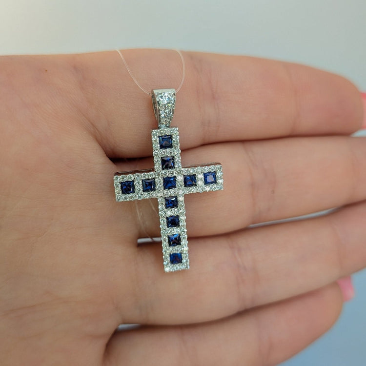 Kors med safirer och diamanter
