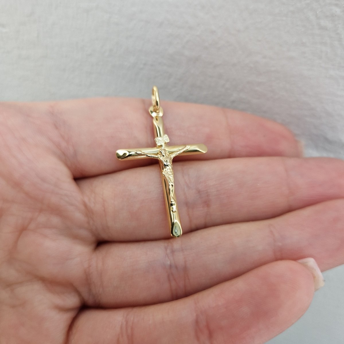 Kors klassisk modell i 18k guld