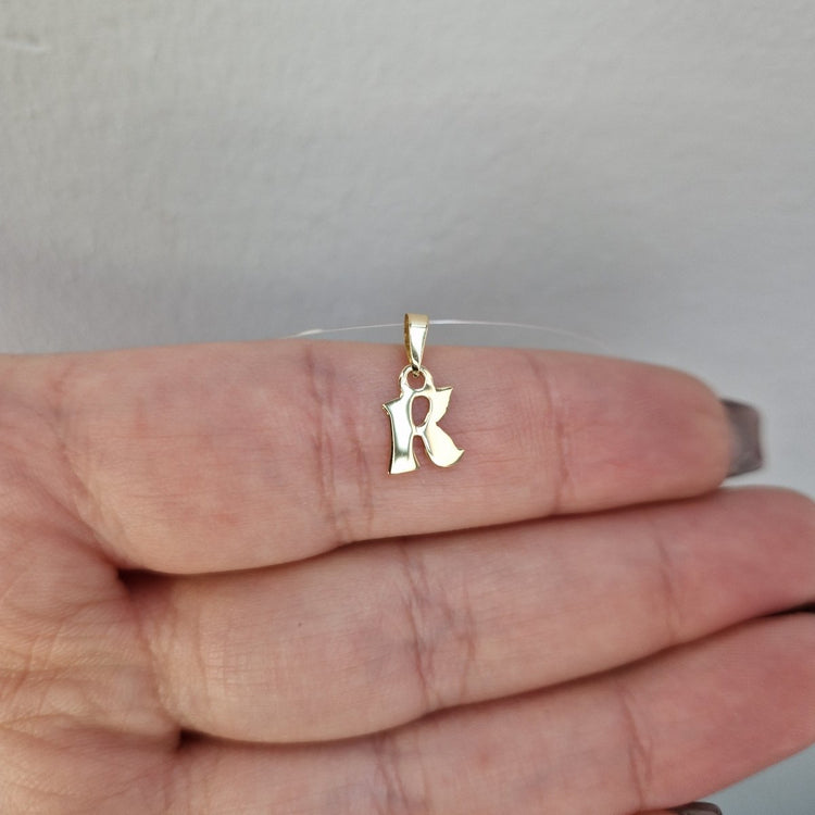 Mindre bokstav i 18k guld