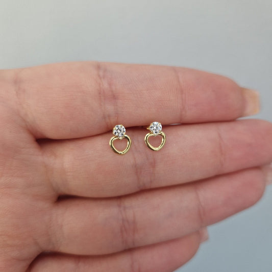 Örhängen 18k guld med kristall och ett guld hjärta