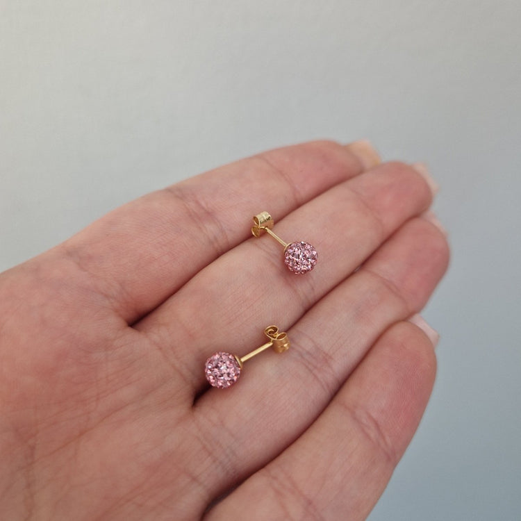 Örhängen med kulor rosa kristaller