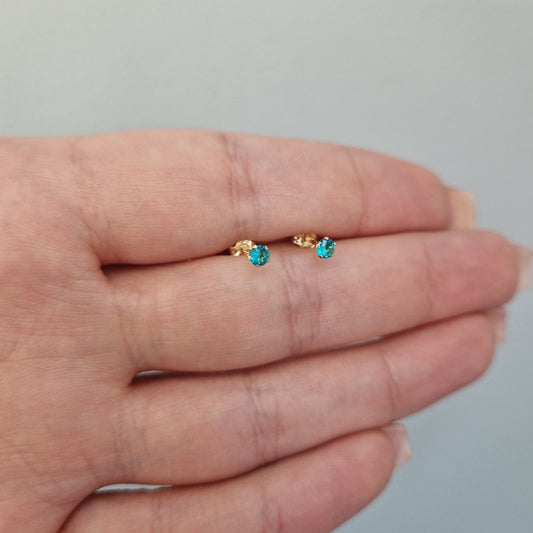 Örhängen rund med turkos cubic zirkonia 18k guld