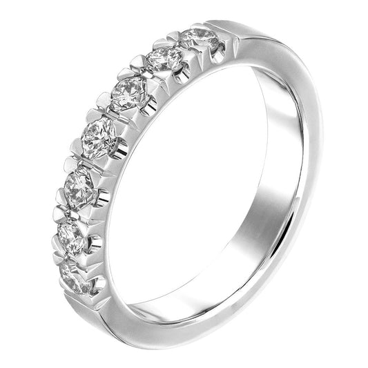 Ring i 18k vitguld med 7 diamanter