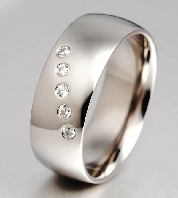 Vigselring i titan med 5 diamanter