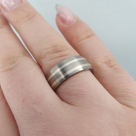 Förlovningsring i äkta silver och titan