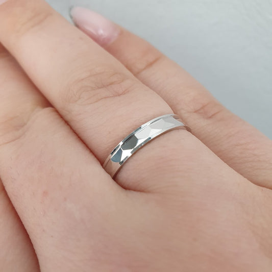 Förlovningsring i äkta silver unik design