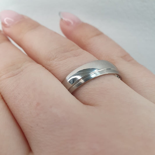 Förlovningsring i rostfritt stål rundad
