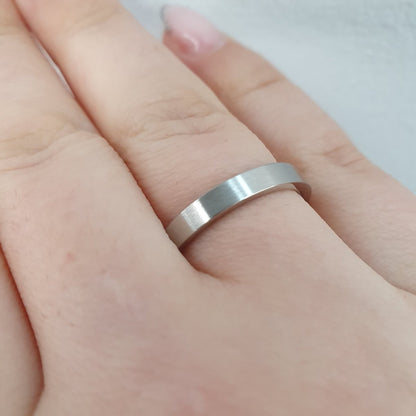 Förlovningsring i stål borstad matt kantig 