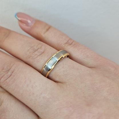 Förlovningsring i tvåfärgat 18k guld matt och blank