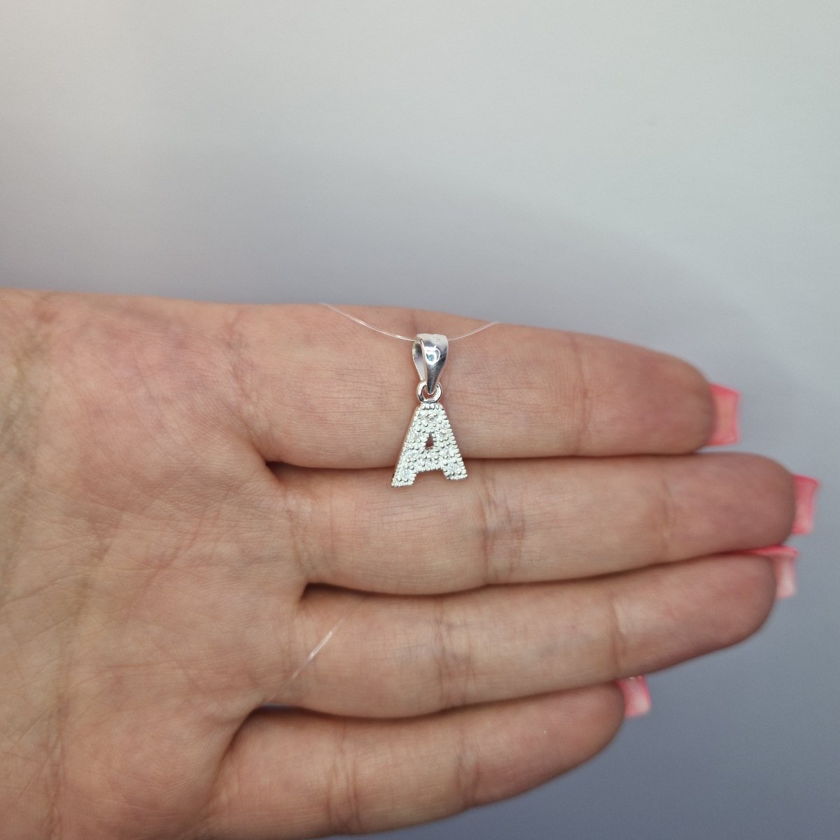 Hängsmycke bokstav A i äkta silver med cubic zirconia  