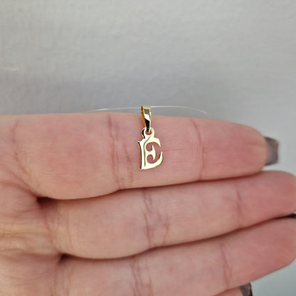 Hängsmycke bokstav E 18k guld mindre