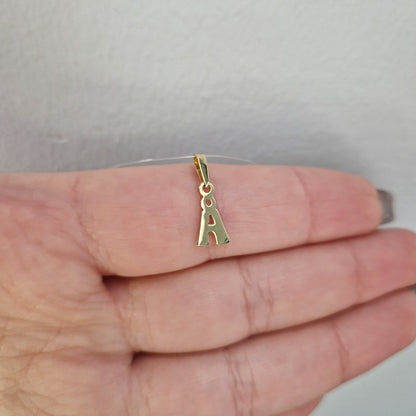 Hängsmycke bokstav i 18k guld