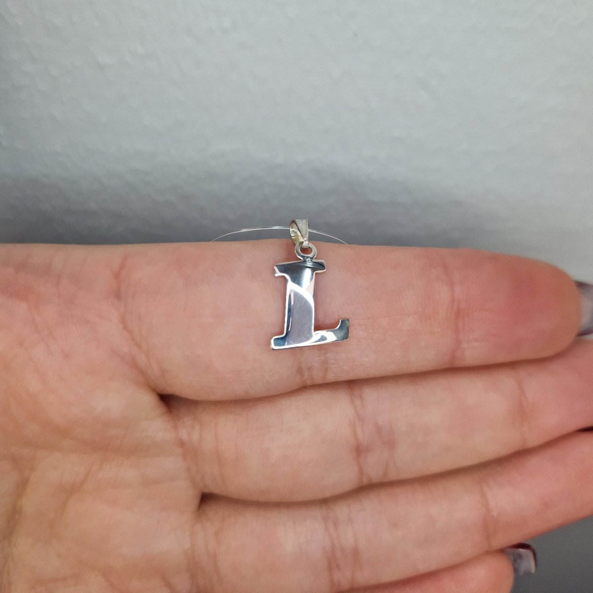 Hängsmycken bokstav i äkta silver