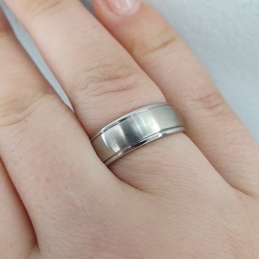 Matt förlovningsring i rostfritt stål
