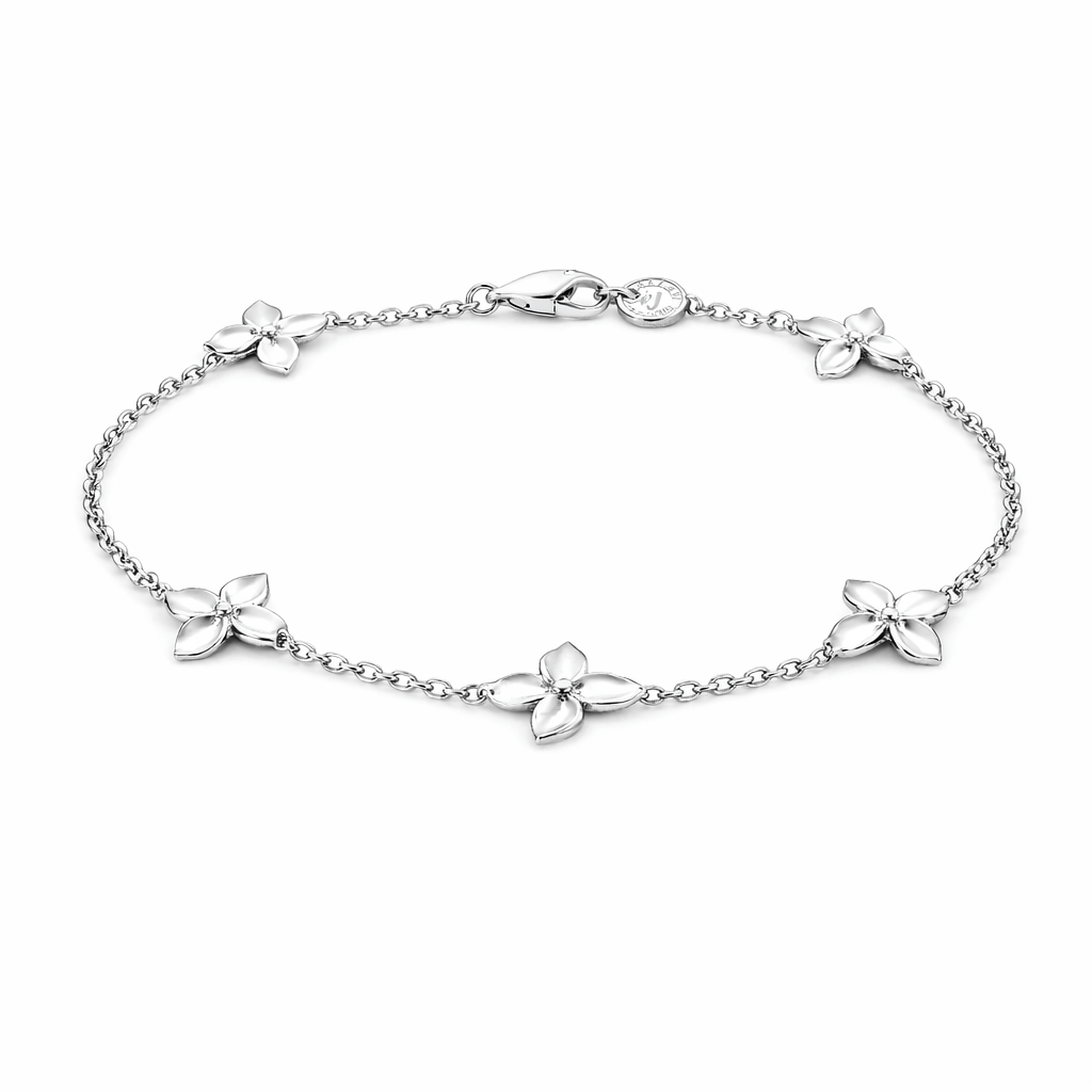 Armbandet design heter Cecilia tillverkad i sterling silver 925 med vitgulds pläterring