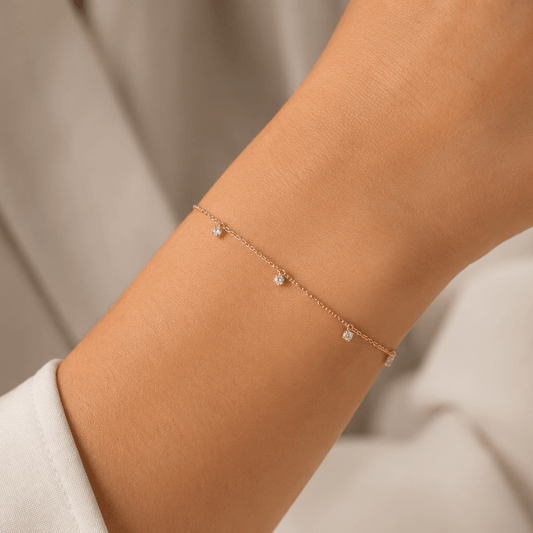 Armband i 18k guld med hängande stenar