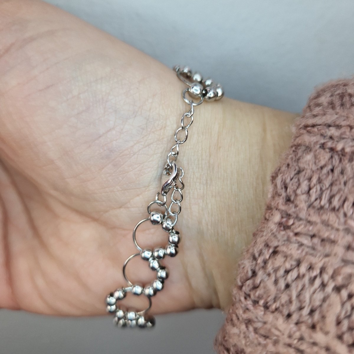 Armband runda ringar med kulor i silver