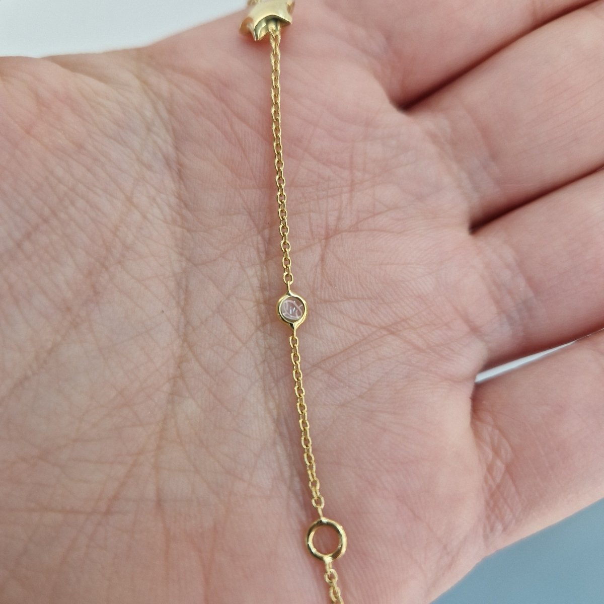 Barn armband 18k guld med stjärna och stenar