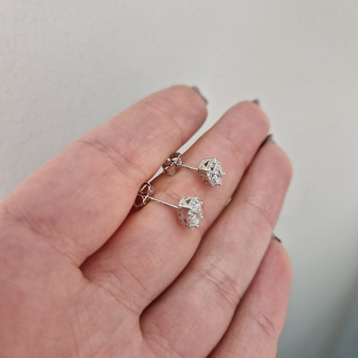 Carmose örhängen rektangulära 18k vitguld