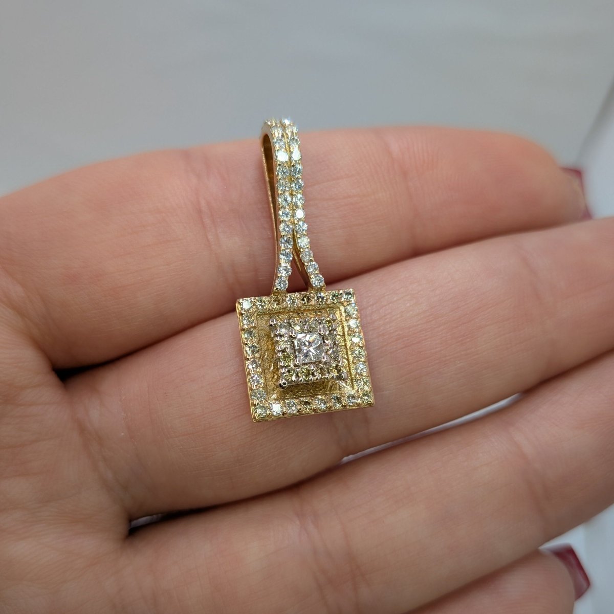 Diamant hängsmycke Adela 18k guld 0,87ct