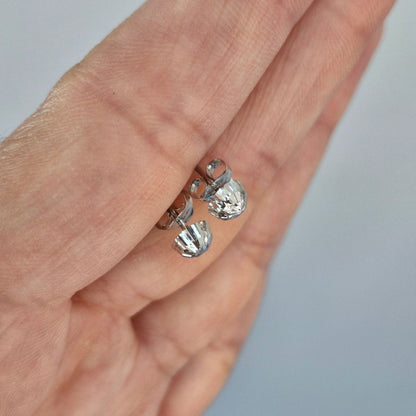 Facetterade Runda Örhängen 18k Vitguld