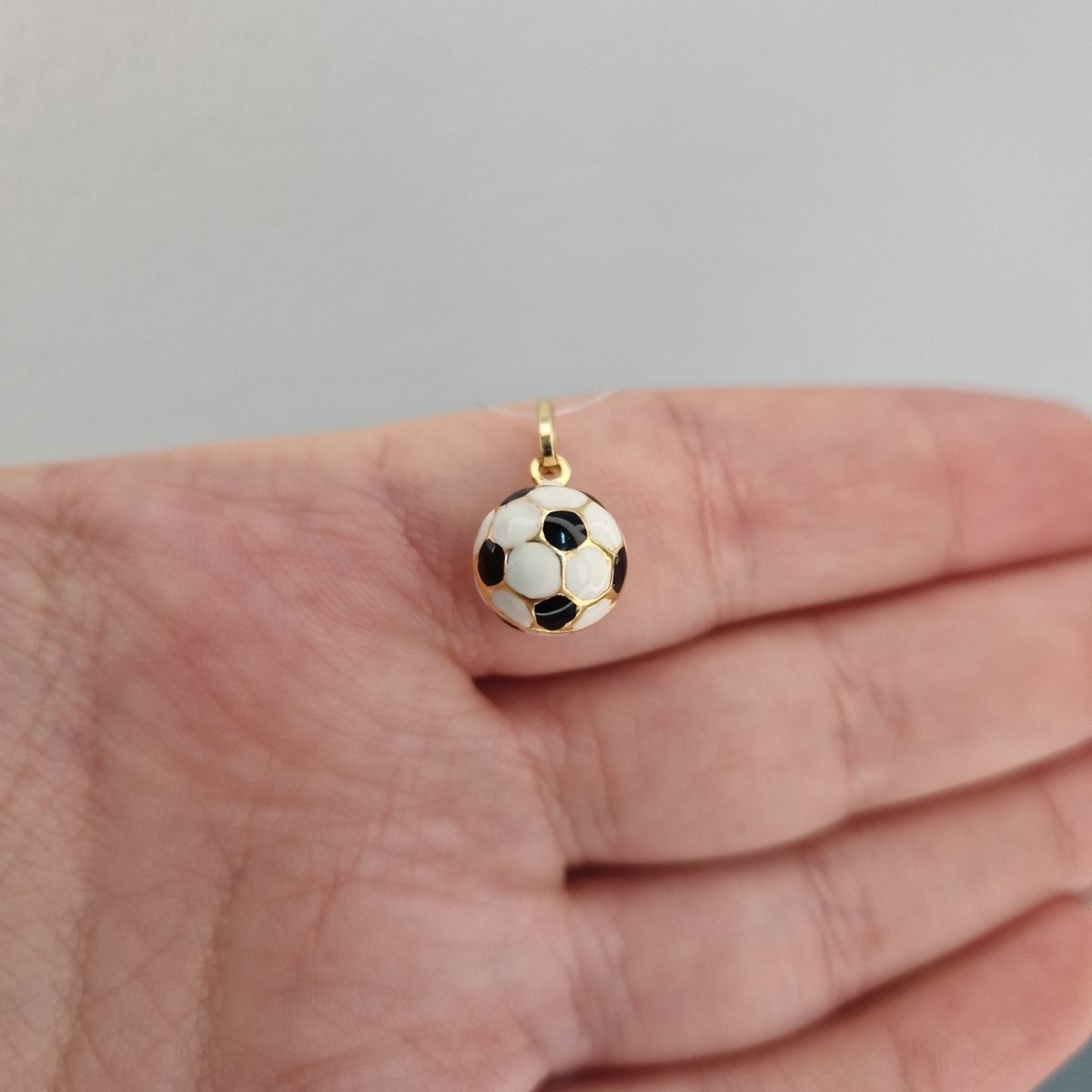 Hängsmycke - Fotboll med emalj 18k guld
