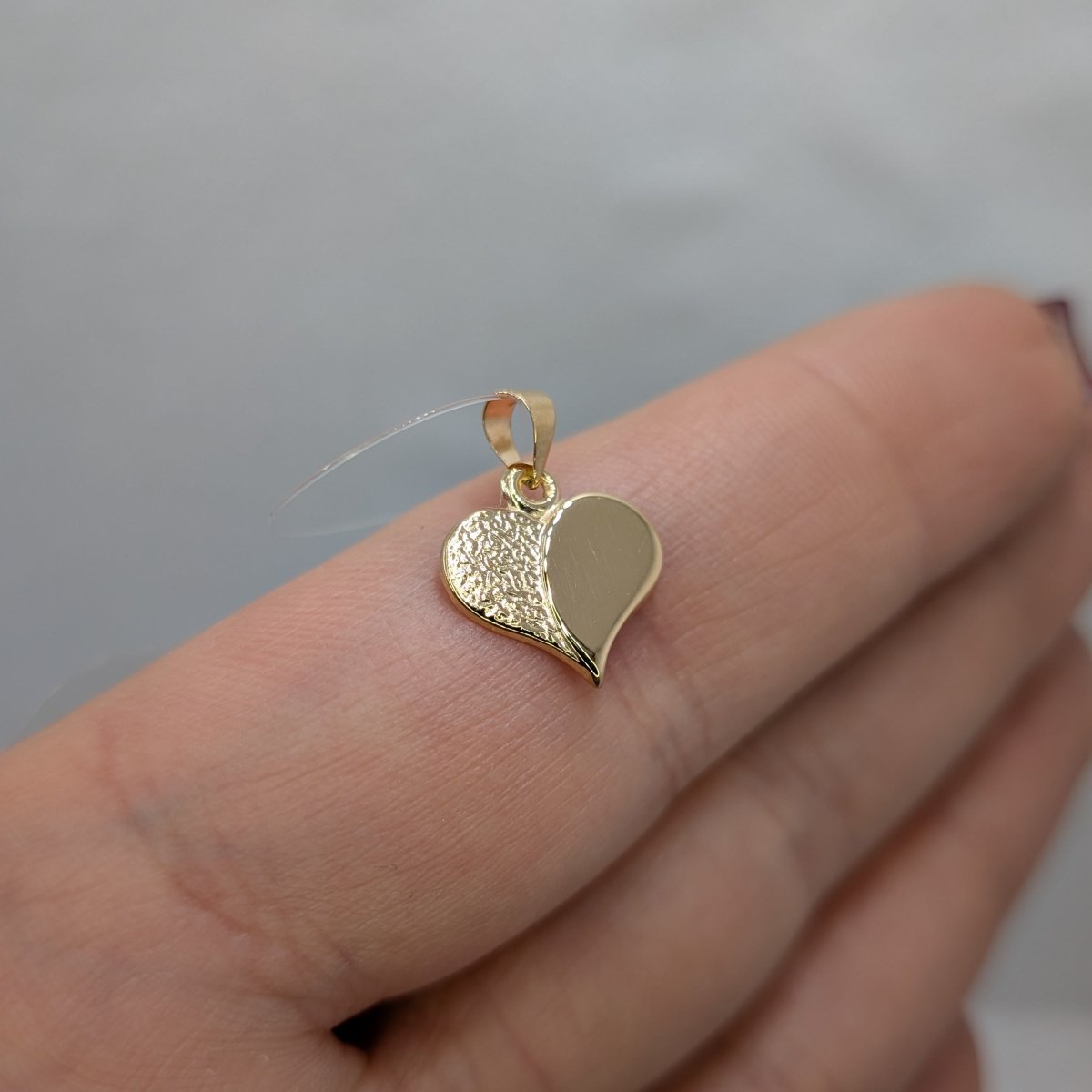 Guldhänge hjärta med räfflad och blank design