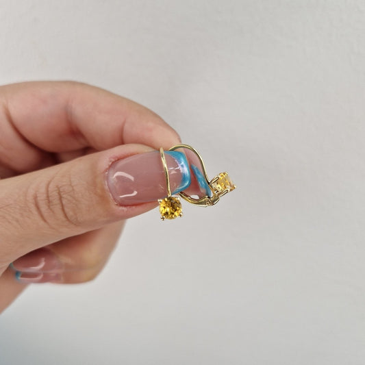 Örhängen med gul citrin sten