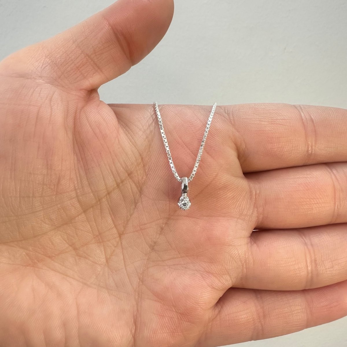 Halsband & hängsmycke hägnade sten