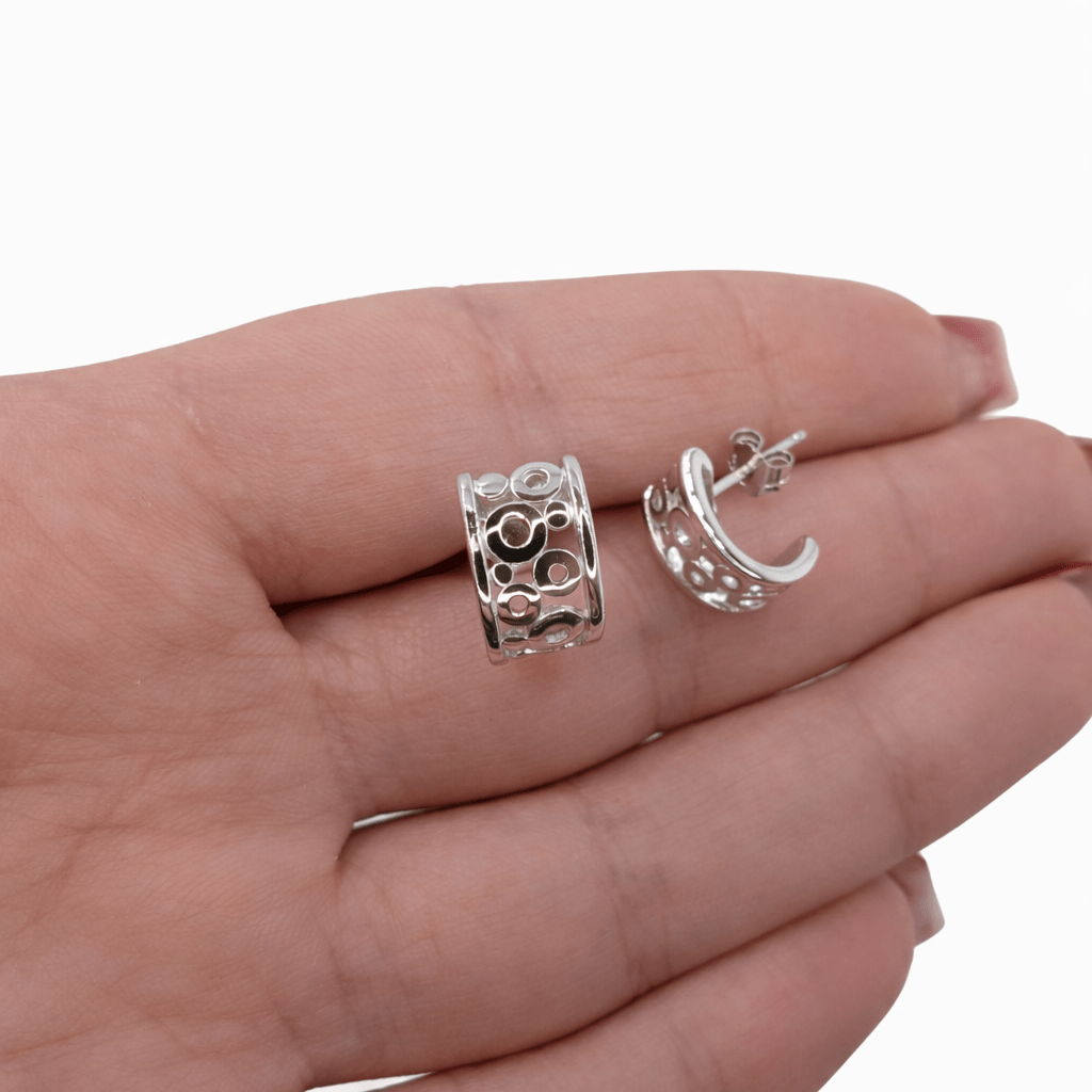 Halv creoler genombruten design sterling silver. Bra och billigt.