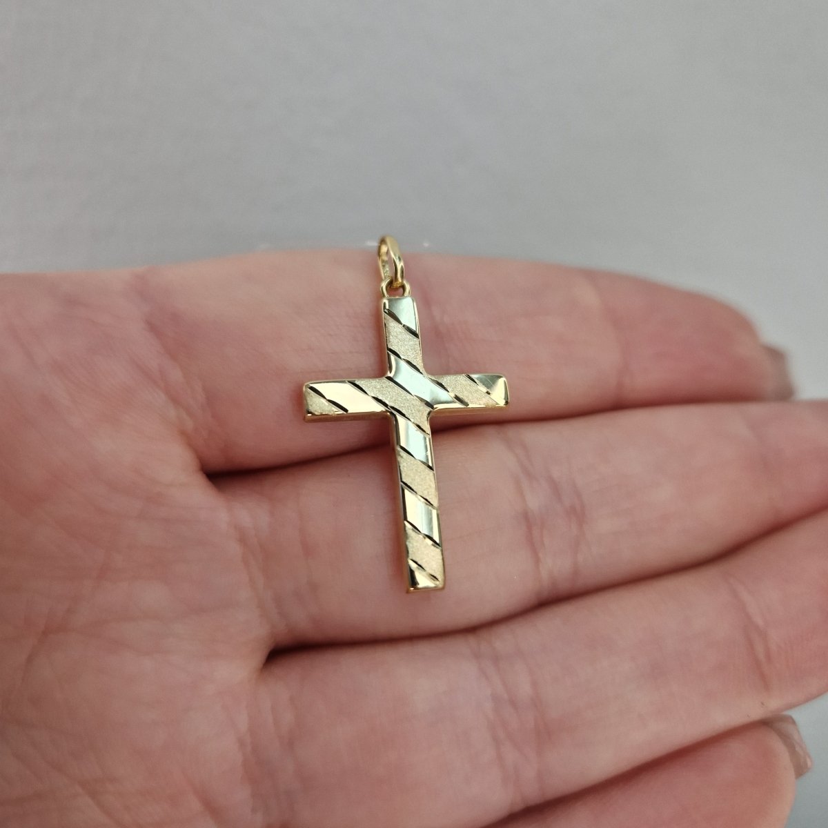 Hänge glittrigt kors 18k guld