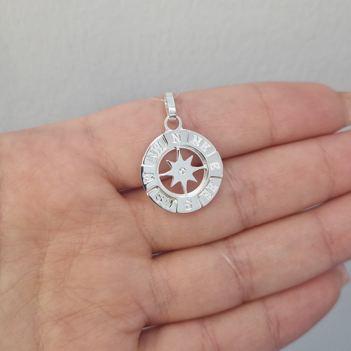 Hänge kompass med sten