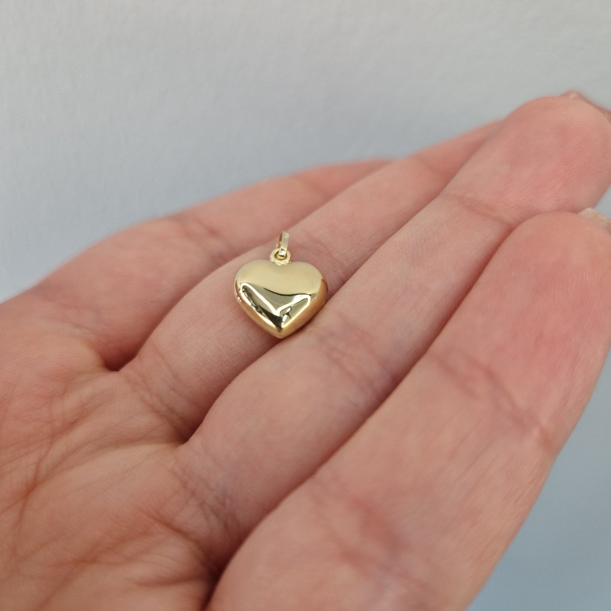 Hängsmycke hjärta med graverad blomma 18k guld