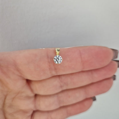 Hängsmycke med cubic zirkonia