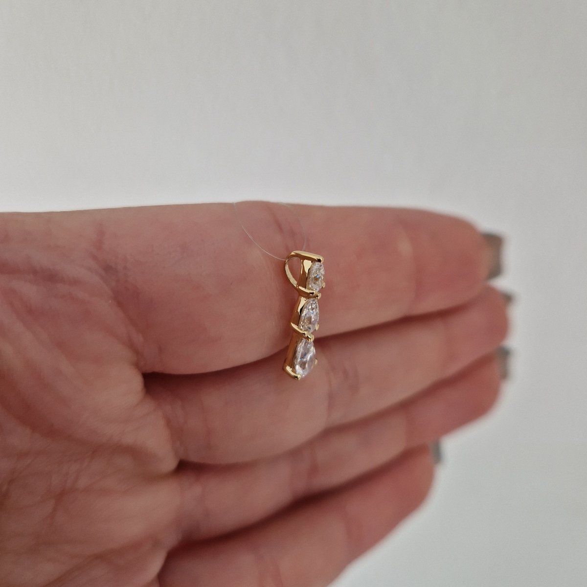 Hängsmycke droppformade stenar 18k guld